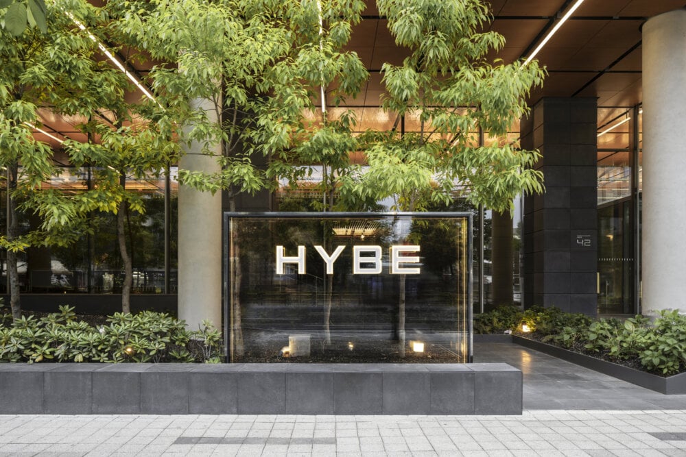 Music Industry Report: HYBE Pivots to Tech Platform as Weverse MAUs Hit 13.37 Million